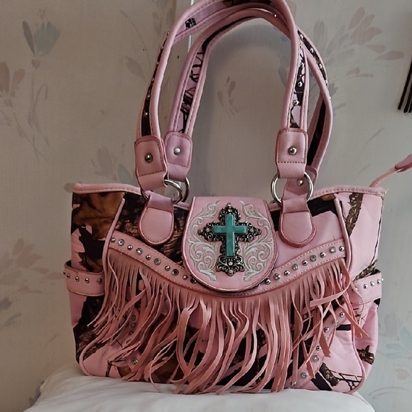NWOT Mossy Oak Pink and Brown Fringe Shoulder Bag - Picture 1 of 7